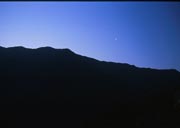 対岸の残月