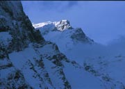 朝陽を浴びた山頂