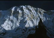 朝陽射すアンナプルナT峰南壁