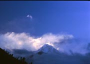 朝陽に染まる雲